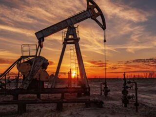 Petróleo cae ante temor por la demanda tras alza de los inventarios de gasolina en EEUU