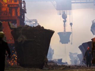 Fitch Proyecta Caída de Precios de Metales Industriales en 2024, Mientras que el Oro se Prepara para un Aumento