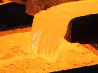 Cobre cae a mínimos de una semana por rebaja de perspectiva a la calificación de crédito de China