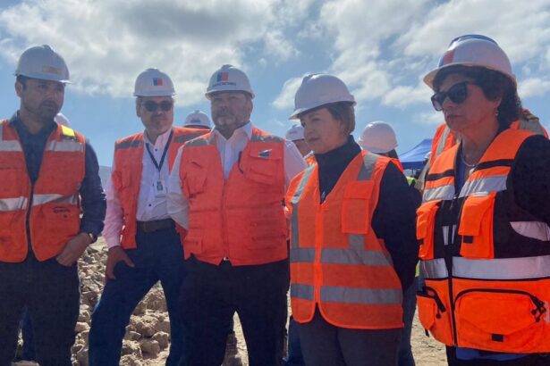 Ministra Aurora Williams encabeza gestiones para superar masivo corte de agua en Antofagasta