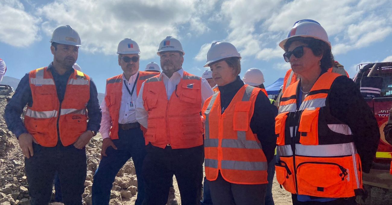 Ministra Aurora Williams encabeza gestiones para superar masivo corte de agua en Antofagasta