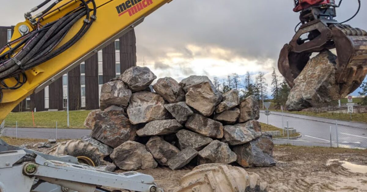Un Robot Excavador Construye un Enorme Muro de Piedra Sin Intervención Humana Un Robot Excavador Construye un Enorme Muro de Piedra Sin Intervención Humana