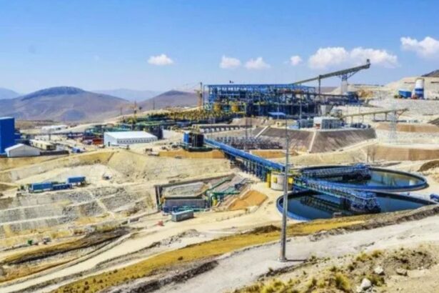 ¿Cuáles son los proyectos de cobre que animaron al chileno grupo Luksic a invertir en Buenaventura?