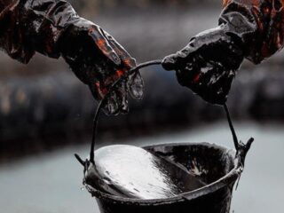 Precios del Petróleo Previstos para Cerrar el Año con una Caída del 10% Debido a Preocupaciones sobre la Demanda