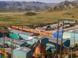 Bolsa de Perú celebra la llegada del brazo minero de Luksic al país: cierra con la mejor semana desde el 8 de mayo de 2009