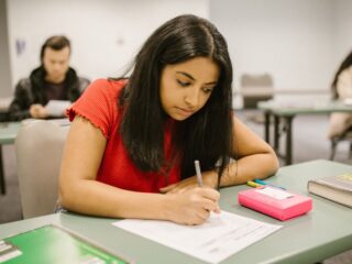 Ranking 2024: Las carreras universitarias mejor remuneradas en Chile