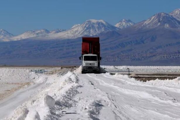 SQM paraliza sus operaciones en el salar de Atacama ante continuo bloqueo de comunidades