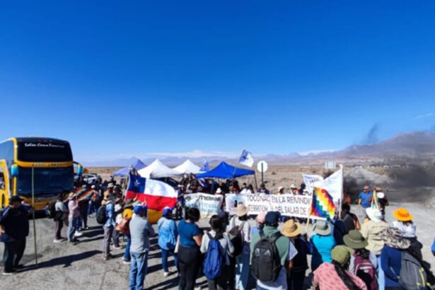 Bloqueo en Salar de Atacama: Expertos advierten daño reputacional y a producción de litio de prolongarse la toma