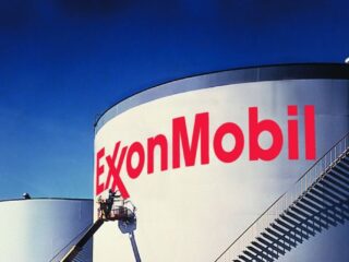 Desafíos en California y Precios Débiles: Exxon Mobil Anuncia una Caída en sus Ganancias