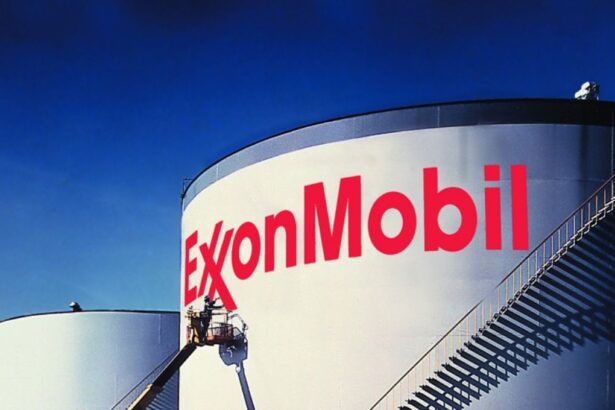 Desafíos en California y Precios Débiles: Exxon Mobil Anuncia una Caída en sus Ganancias