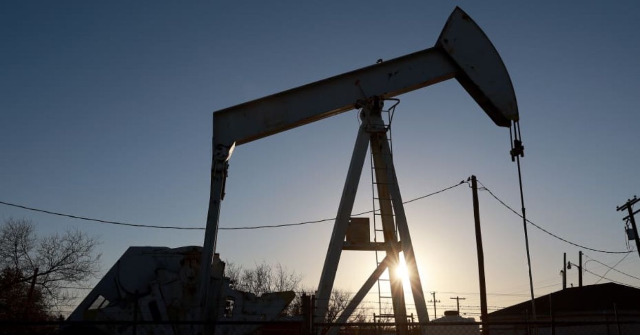 Caída en los Precios del Petróleo ante un Enorme Acumulado de Inventarios de Combustible en EE. UU.
