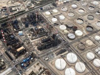 El Petróleo Alza Vuelo en Medio de Tensiones en Medio Oriente