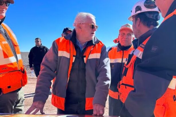 Los nuevos plazos para Codelco y su compra en el salar de Maricunga