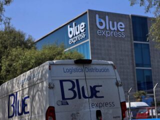 Blue Express busca trabajadores en áreas comerciales y administrativas: Conoce cómo postular