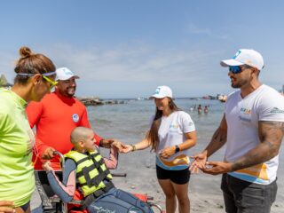 Fundación Collahuasi y Municipalidad de Iquique refuerzan certificación “Blue Flag” de Cavancha con monitores en terreno