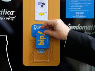 ¿Quiénes pueden obtener descuentos del 50% en pasajes con la tarjeta Bip!?