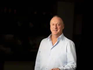 Millonario neozelandés vende 66,5 millones acciones de Azure ad portas de oferta de SQM-Hancock