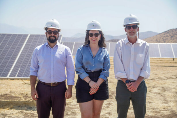 Autoridades visitan Primera Planta Solar en Ingresar al Sistema de Compensación de Emisiones