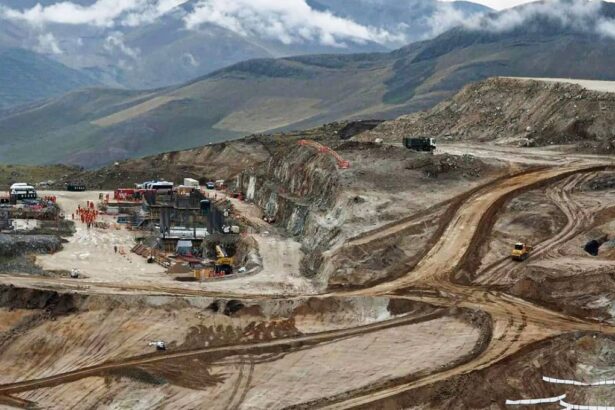 Perú: El Gobierno espera autorizar proyectos mineros por al menos US$ 3,000 millones este verano