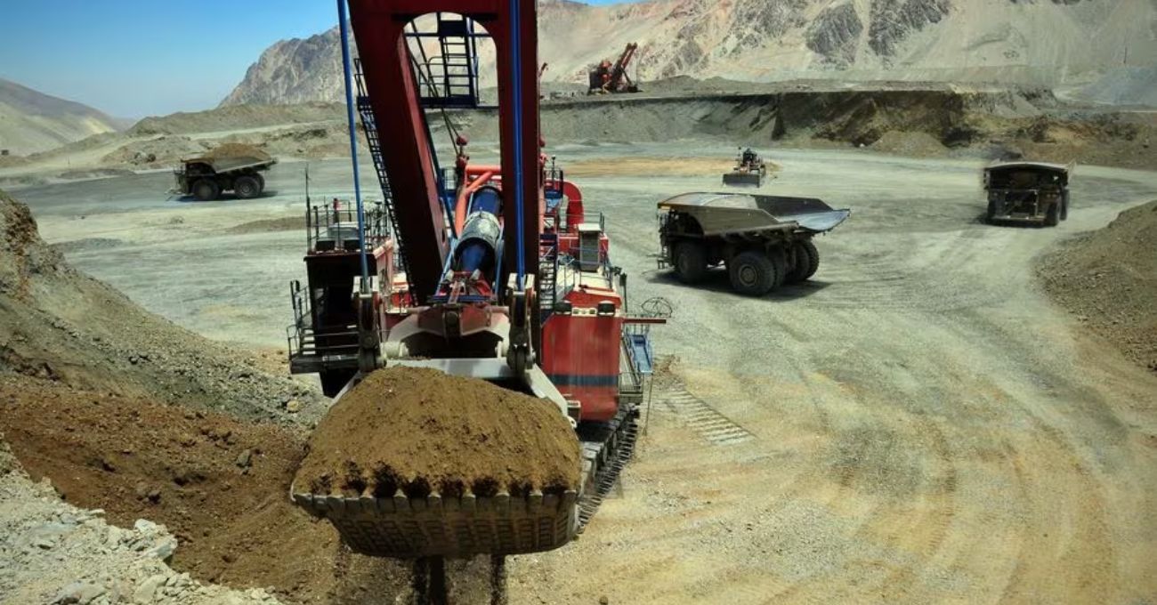 Producción de cobre de Anglo American en Chile disminuyó 10% en 2023 y golpea desempeño global de la británica