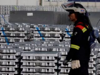 Desafiante panorama para los metales base en 2024: Demanda débil y pronósticos moderados