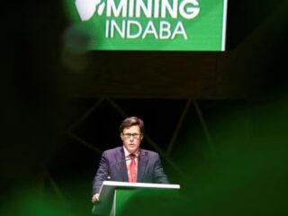 Anglo American Contempla Profundizar Recortes de Costos Ante la Peor Recesión en Años