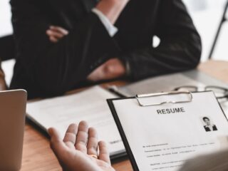 ¿Buscando pega?: INE ofrece trabajos con sueldos de hasta $1.500.000
