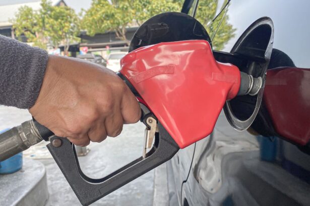 ¿Sube o baja la bencina? Revisa que pasa con el precio de los combustibles esta semana