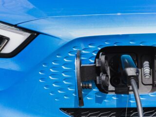 General Motors y Panasonic Invierten en Productora Canadiense de Grafito para Baterías de Vehículos Eléctricos