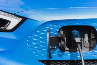 General Motors y Panasonic Invierten en Productora Canadiense de Grafito para Baterías de Vehículos Eléctricos