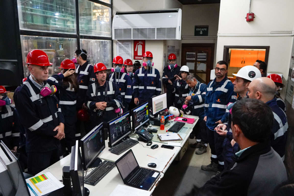 Estudiantes de Escuela de Negocios de la Universidad British Columbia visitan División Ventanas de Codelco