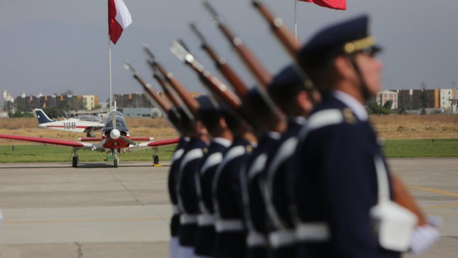 Fuerza Aérea de Chile busca trabajadores civiles para diversas áreas en la Región Metropolitana y Los Lagos: Conoce cómo postular