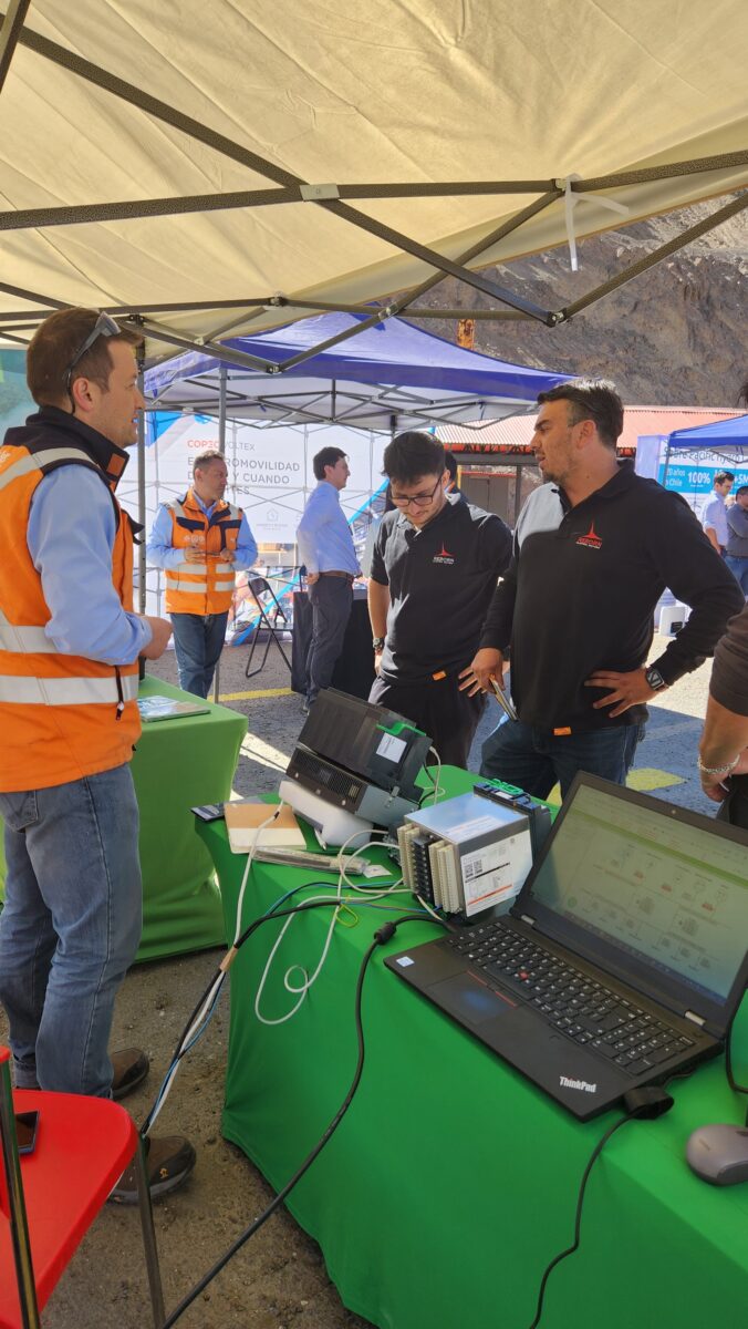 Trabajadores, académicos y empresas se reunieron en la segunda Feria de Eficiencia Energética organizada por División El Teniente