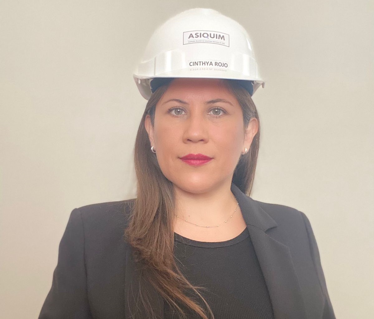 Cinthya Rojo Montaner, subgerenta Asociación Gremial de Industriales Químicos de Chile (ASIQUIM)“Jamás ha sido una dificultad desarrollarme en un mundo laboral masculino”