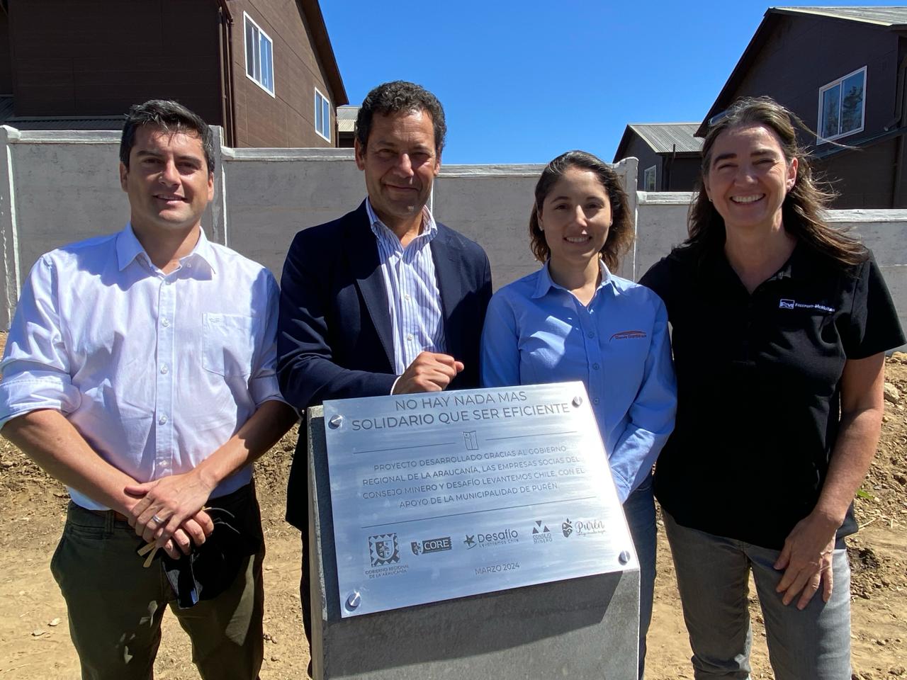 Gobierno Regional, Consejo Minero y Desafío Levantemos Chile celebran la entrega de 48 viviendas junto a familias de Purén y Vilcún