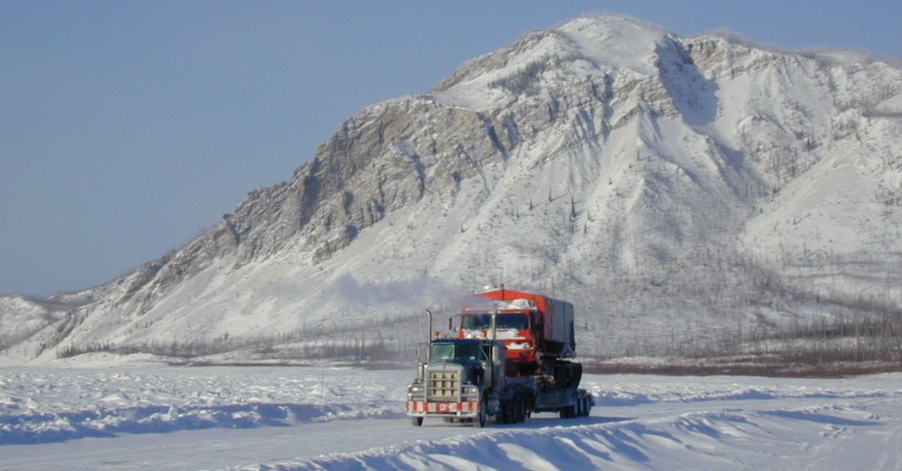 El invierno suave de Canadá altera la importante carretera de hielo hacia las remotas minas de diamantes árticos