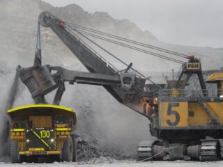 Decretan que mineros en Perú podrán exceder su capacidad diaria instalada en un 10%