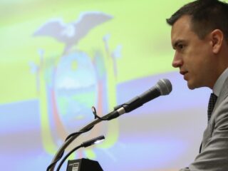 Gobierno ecuatoriano publica polémico manual de consulta previa