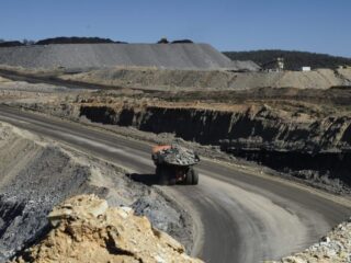 Mineros de carbón australianos atraen capital privado mientras los bancos se muestran reacios