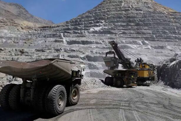 Presidente Boric pone en marcha planta desaladora en mina Los Pelambres