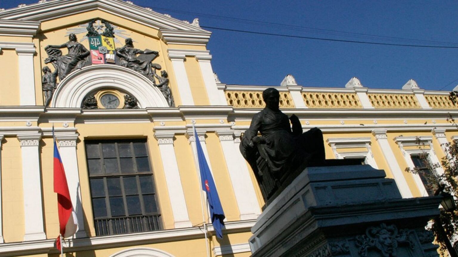 Oportunidades laborales en la Universidad de Chile: Vacantes disponibles para múltiples áreas y regiones del país