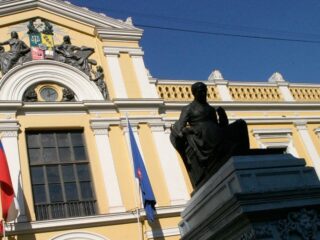 Oportunidades laborales en la Universidad de Chile: Vacantes disponibles para múltiples áreas y regiones del país