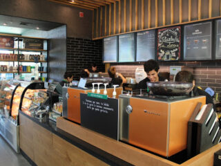 Oportunidades laborales en Starbucks para Santiago y Concepción: Conoce cómo postular