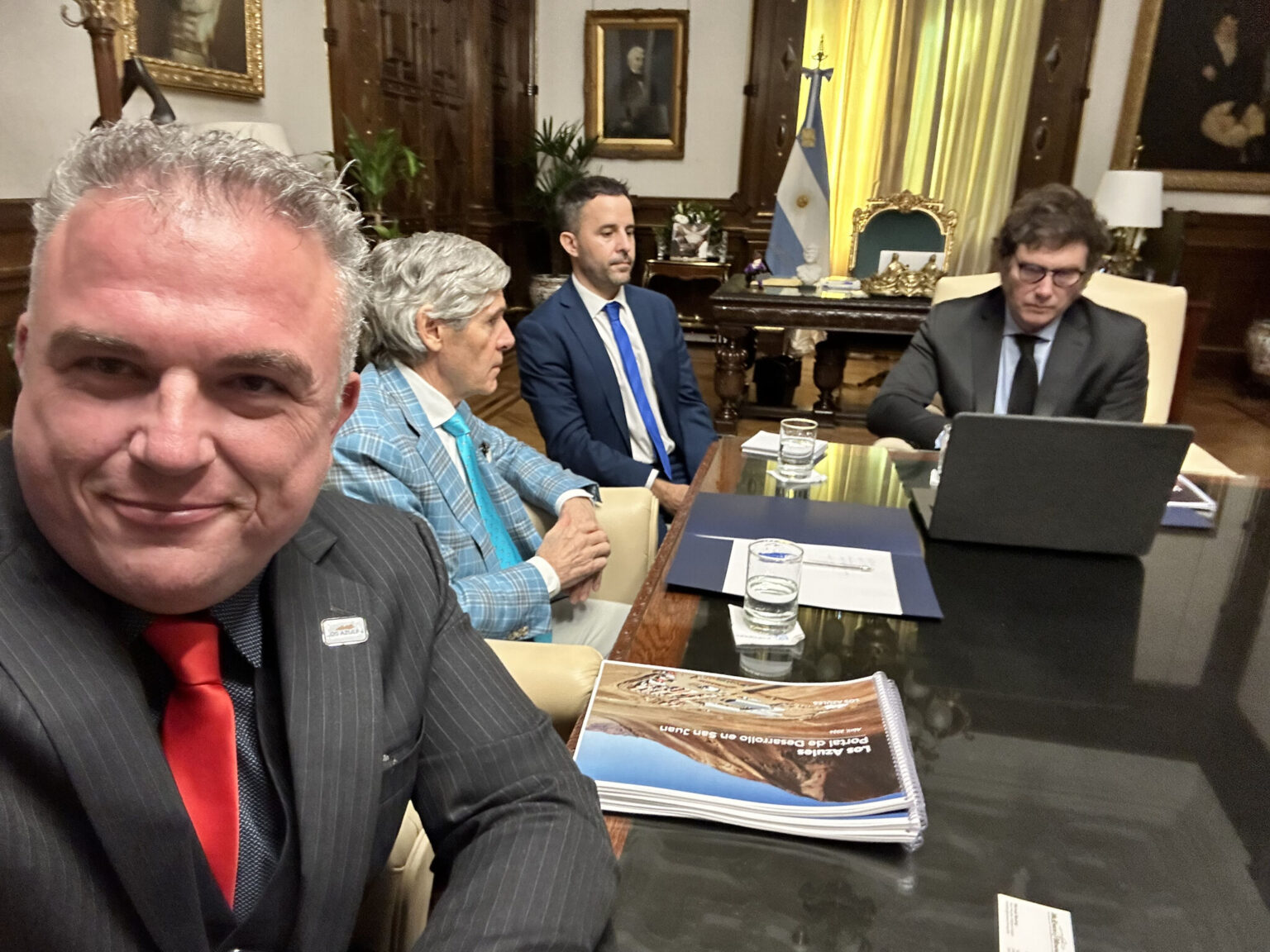 Ejecutivos de McEwen Copper y McEwen Mining se reúnen con Presidente Javier Milei para discutir proyecto minero