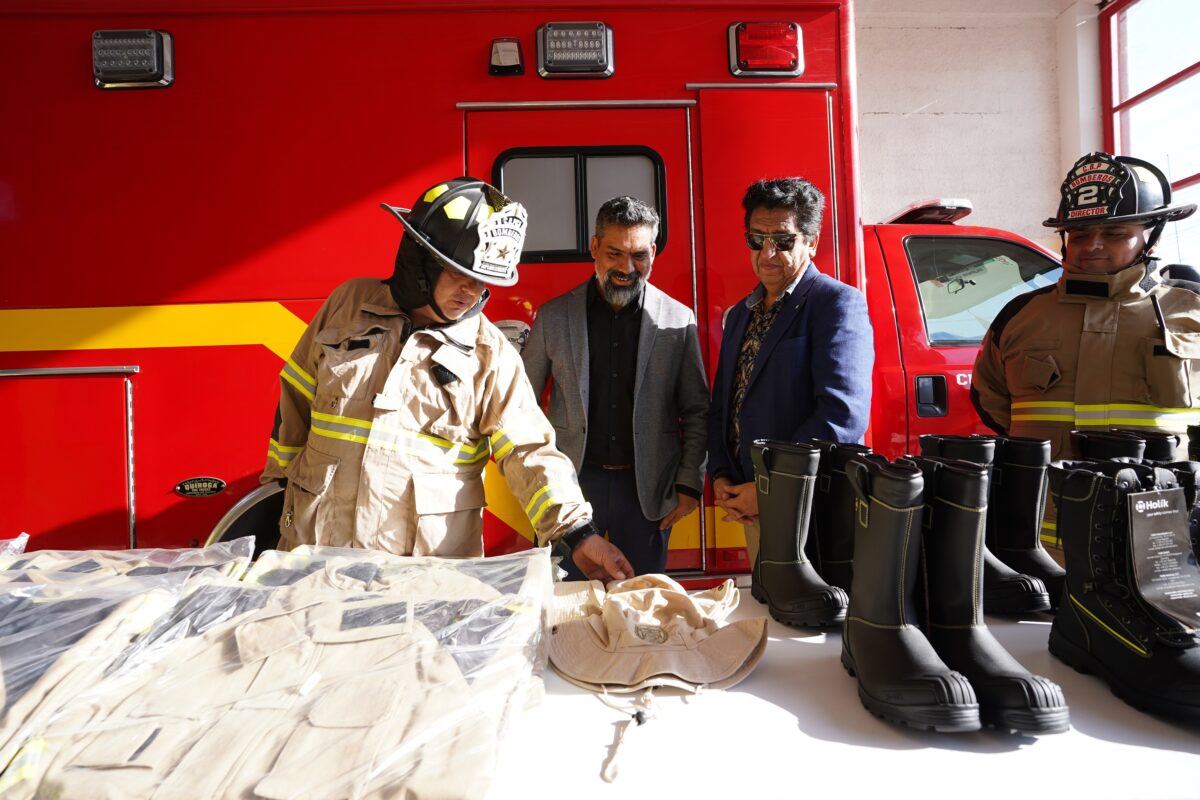 Cuerpo de Bomberos de Pica recibe implementación aportada por Collahuasi para su labor y servicio a la comunidad