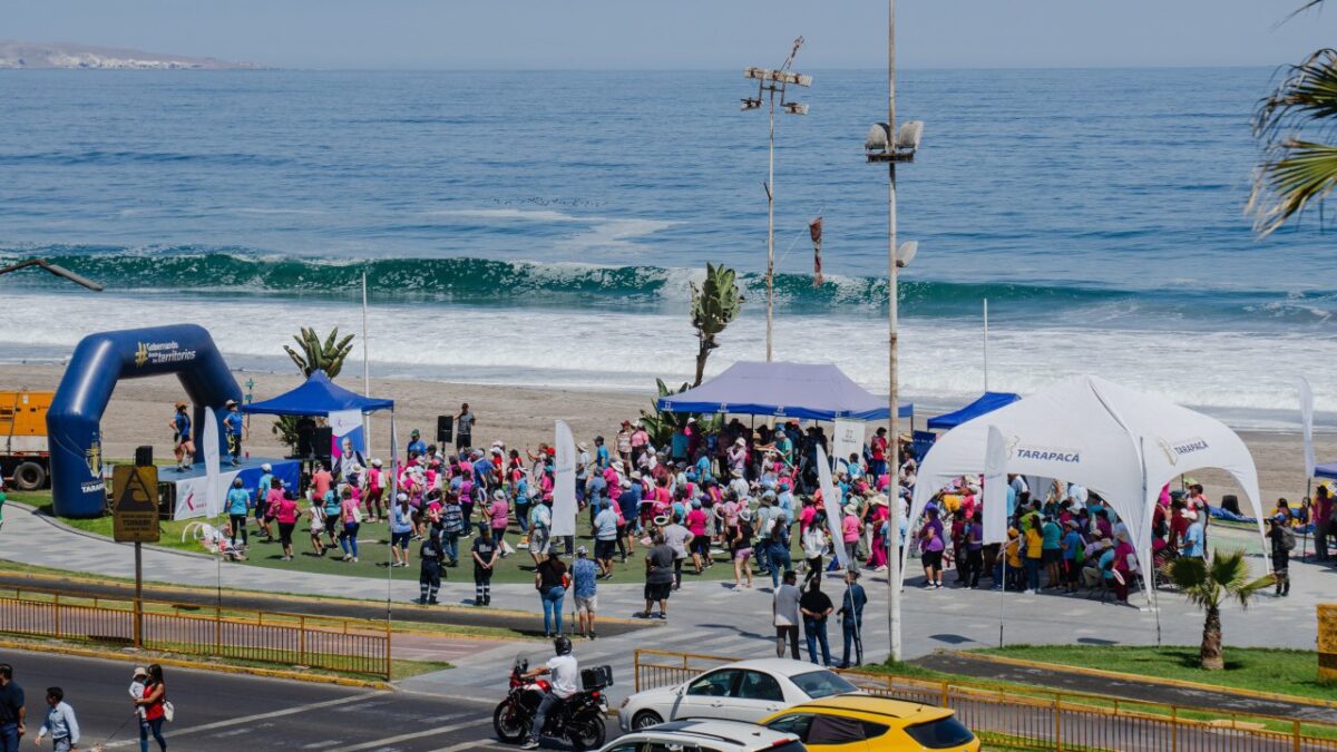 Adultos mayores del centro integral “Ariel Standen” celebraron Día Nacional del Deporte en borde costero de Iquique