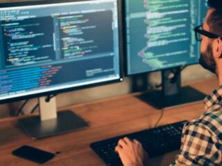 Sueldos en Alza: Profesionales de Ciencia y Tecnología en Demanda