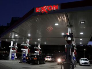 "Investigación sobre plásticos: California decidirá demandar a Exxon por contaminación global"