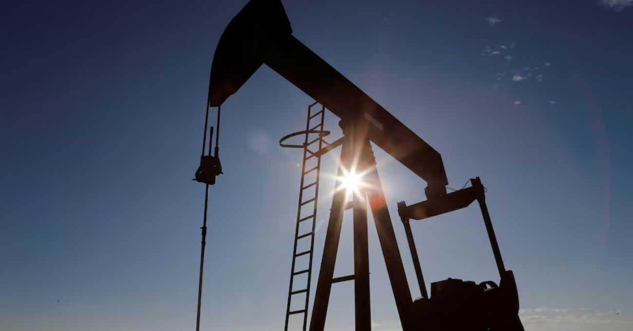 Los precios del petróleo se mantienen estables en medio de tensiones geopolíticas en Medio Oriente.