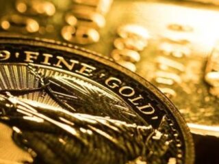 Apuestas alcistas en oro aumentan a medida que los fondos se suman a la carrera récord de precios